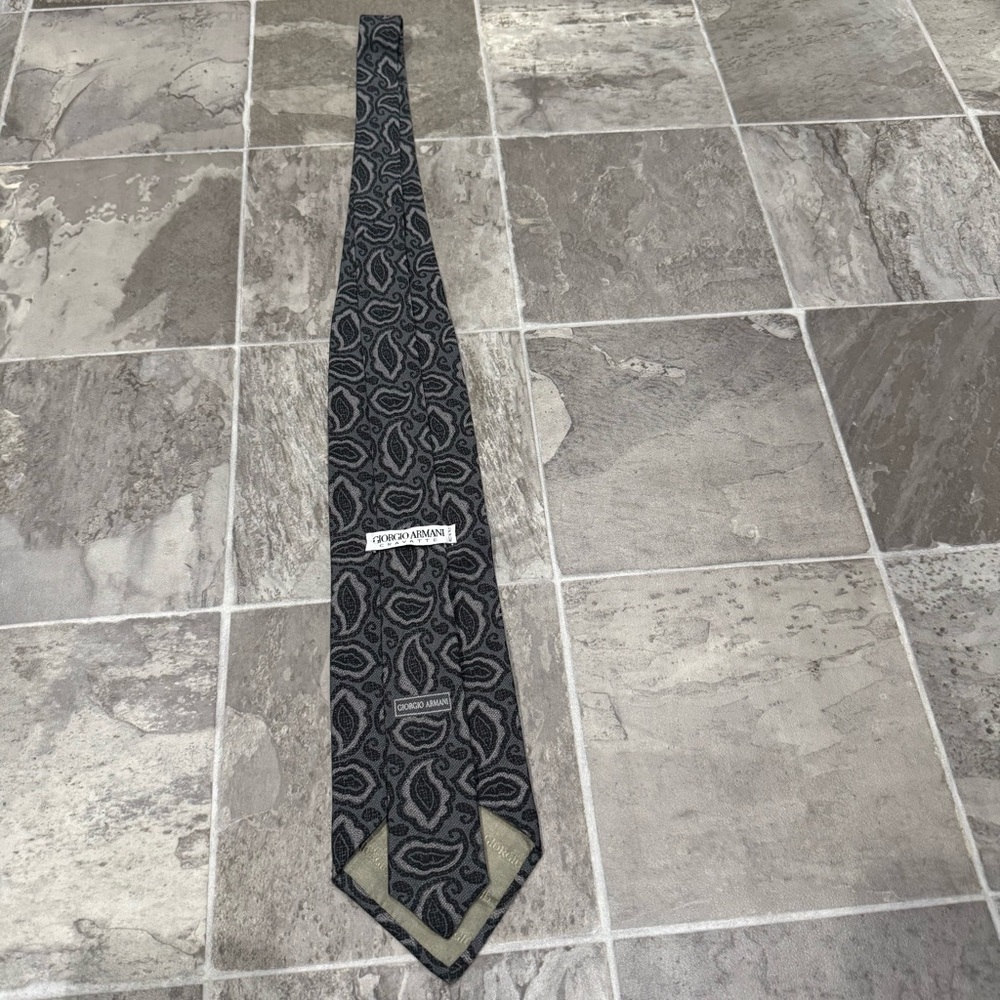 Giorgio Armani Silk Tie Paisley Print - Picture 4 of 10